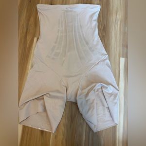 Never worn shape wear